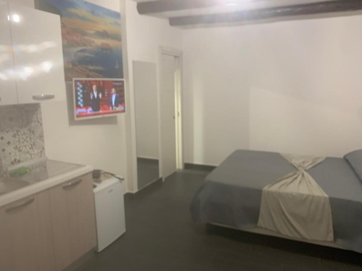 Viky House Chiaia Apartment เนเปิลส์ ภายนอก รูปภาพ