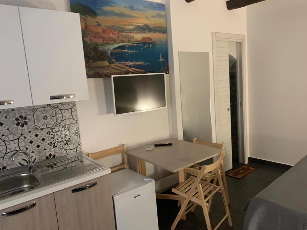 Viky House Chiaia Apartment เนเปิลส์ ภายนอก รูปภาพ