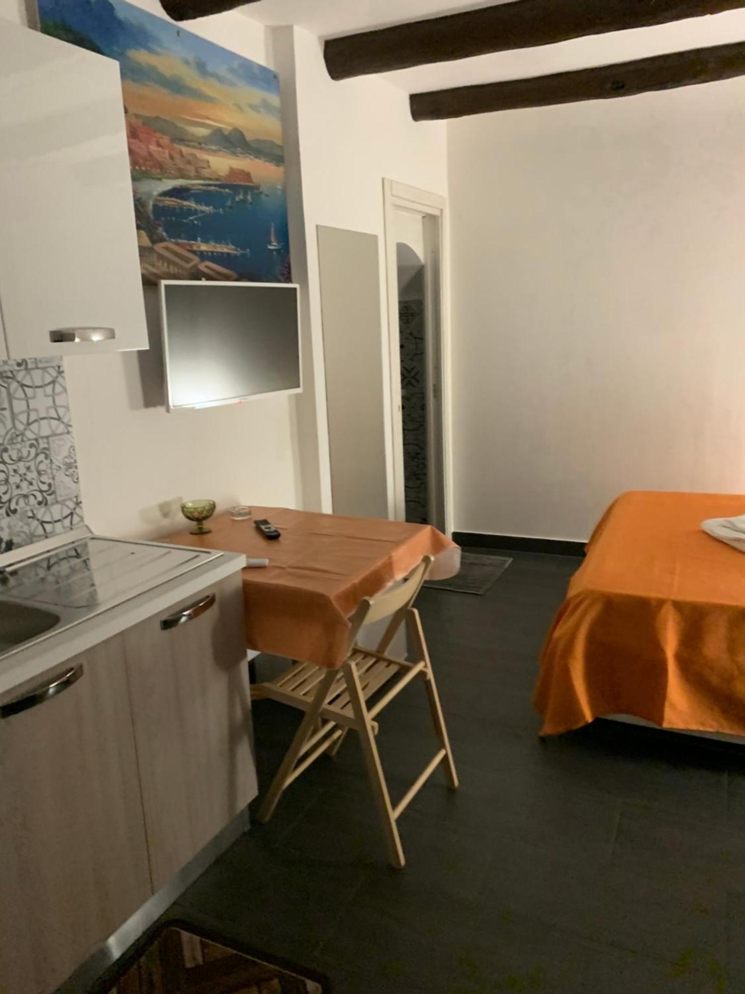 Viky House Chiaia Apartment เนเปิลส์ ภายนอก รูปภาพ